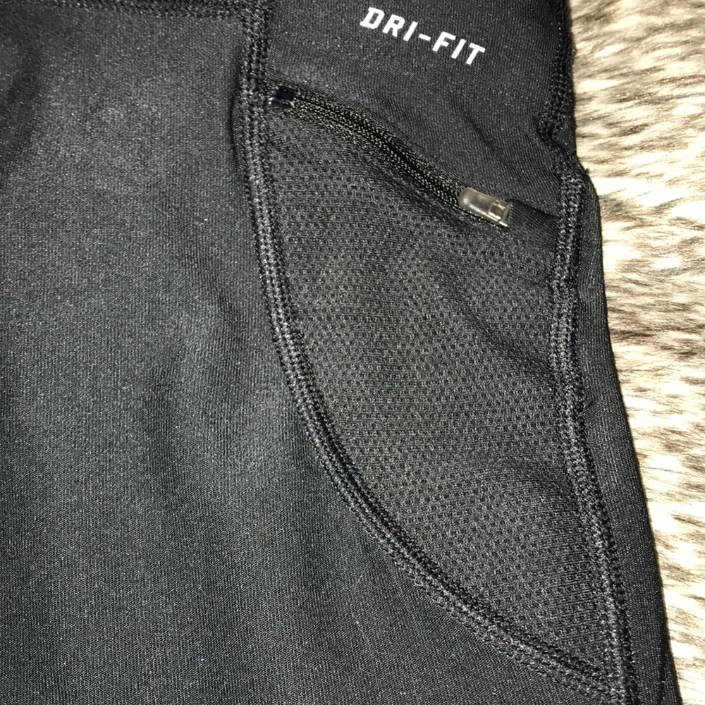 Nike Dri-fit running cropped pants. - Picture 4 of 5
